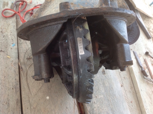 ขายเฟืองท้ายลูกกลาง11:39 พร้อมเพลากลางติดมากับรถเดก้า195 นอกแท้