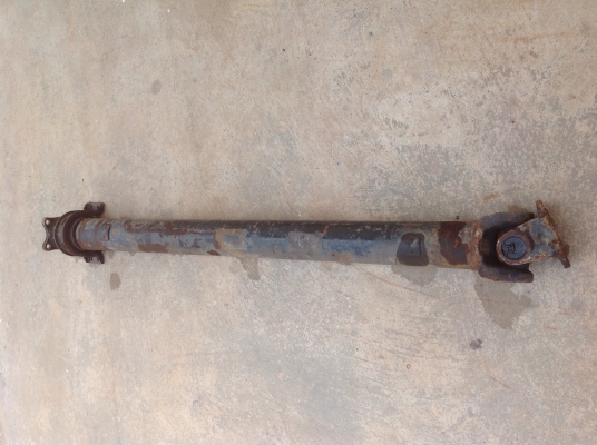 ขายเฟืองท้ายลูกกลาง11:39 พร้อมเพลากลางติดมากับรถเดก้า195 นอกแท้