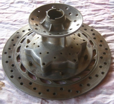 ขายดุมหน้า steed 400 พร้อมจานดีส สภาพสวย 2200 สนใจโทร0870344663