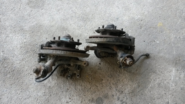 ขายดุมหน้าดิสเบรก นิสสัน 720