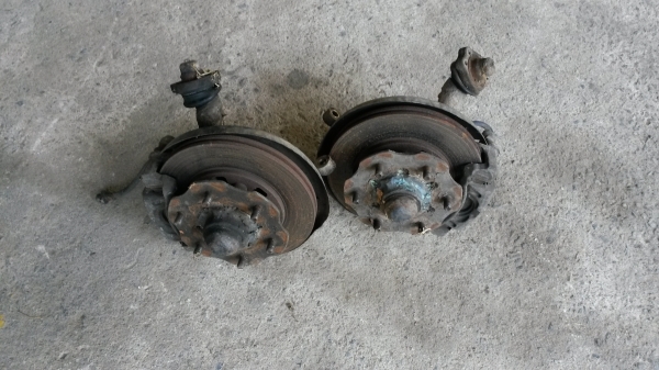 ขายดุมหน้าดิสเบรก นิสสัน 720