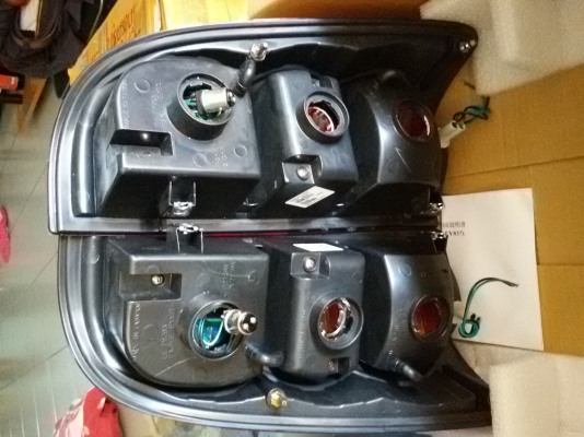 ขายถูก ๆ ๆ  ไฟท้าย LED ใส่ VIGO ของใหม่