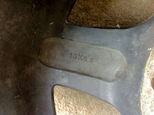 เพื่อนฝากขาย ล้อ JRD (German) ขนาด15 กว้าง6.5 ใส่ได้ทั้ง4/100และ4/114 สภาพเดิมๆขอบสวยหนาไม่มีเบียด ไม่มีดุ้ง พร้อมยางสวยๆดอกเต็มๆใช้ได้อีกนาน คู่หน้า185/55 r15 ปี2013 คู่หลัง 195/55 r15 ปี2012 ขายถูก 5,500 บาท โทร 086-895-3399 อยู่บางแค/พุทธมลฑลสาย1 เพื่อนฝากขาย ล้อ JRD (German) ขนาด15 กว้าง6.5 ใส่ได้ทั้ง4/100และ4/114 สภาพเดิมๆขอบสวยหนาไม่มีเบียด ไม่มีดุ้ง พร้อมยางสวยๆดอกเต็มๆใช้ได้อีกนาน คู่หน้า185/55 r15 ปี2013 คู่หลัง 195/55 r15 ปี2012 ขายถูก 5,500 บาท โทร 086-895-3399 อยู่บางแค/พุทธมลฑลสาย1