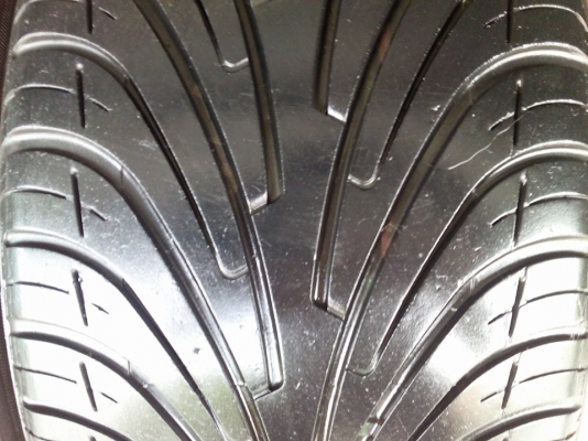 ขายยาง NEXEN 255/40/17 ปี11 ปะร้อน1เส้น