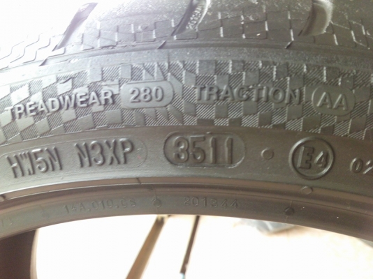 ขายยาง 225/40/18 คอนติ ปี11 ดอกแน่นๆ เต็มๆไม่มีกินข้าง