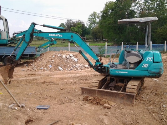 ขาย komatsu pc30 -7 ด่วน!!!ครับราคาถูกๆ