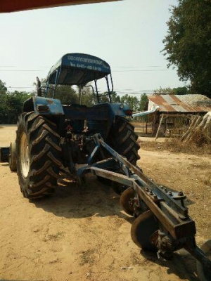 ขายรถไถฟอร์ดเสื้อลายพร้อมลุยงานหนักเอกสารพร้อมจดทะเบียนโอน330000บาท