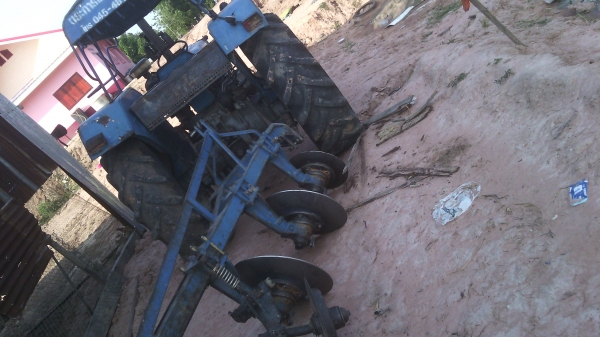 ขายรถไถฟอร์ดเสื้อลายพร้อมลุยงานหนักเอกสารพร้อมจดทะเบียนโอน330000บาท