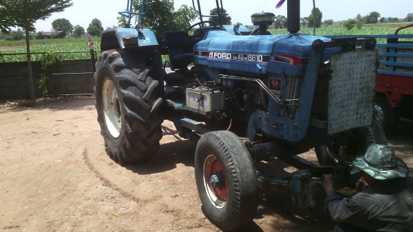 ขายรถไถฟอร์ดเสื้อลายพร้อมลุยงานหนักเอกสารพร้อมจดทะเบียนโอน330000บาท