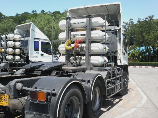 ขายด่วนครับ หัวลาก ISUZU DECA 320 ปี 48 และ ปี 50 รถสวยครับ พร้อมใช้งาน รวม 5 คัน