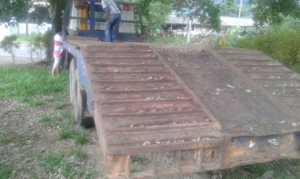 มี 2 รายการ แยกหรือเหมาก็ได้...10 ล้อท้ายและแบคโฮ PC200-5 ลาด2เพลา195 แรง FN527MTD42XX และแบคโฮPC200-5 คอนโทนสั้น ขายยก 1200000