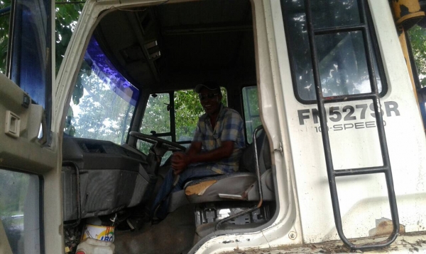 มี 2 รายการ แยกหรือเหมาก็ได้...10 ล้อท้ายและแบคโฮ PC200-5 ลาด2เพลา195 แรง FN527MTD42XX และแบคโฮPC200-5 คอนโทนสั้น ขายยก 1200000