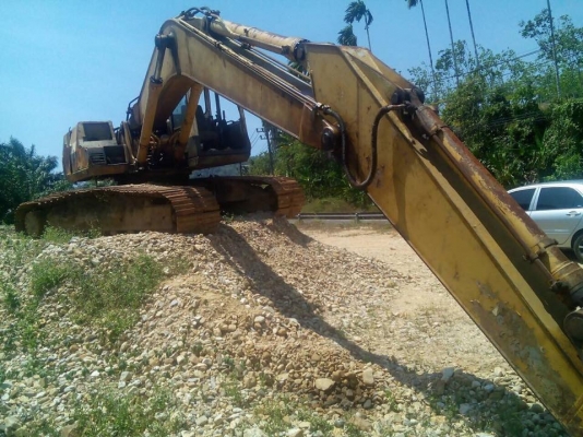 มี 2 รายการ แยกหรือเหมาก็ได้...10 ล้อท้ายและแบคโฮ PC200-5 ลาด2เพลา195 แรง FN527MTD42XX และแบคโฮPC200-5 คอนโทนสั้น ขายยก 1200000