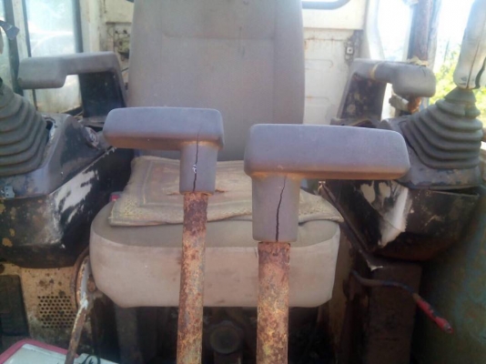 มี 2 รายการ แยกหรือเหมาก็ได้...10 ล้อท้ายและแบคโฮ PC200-5 ลาด2เพลา195 แรง FN527MTD42XX และแบคโฮPC200-5 คอนโทนสั้น ขายยก 1200000