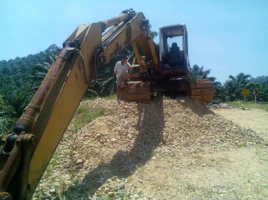 มี 2 รายการ แยกหรือเหมาก็ได้...10 ล้อท้ายและแบคโฮ PC200-5 ลาด2เพลา195 แรง FN527MTD42XX และแบคโฮPC200-5 คอนโทนสั้น ขายยก 1200000