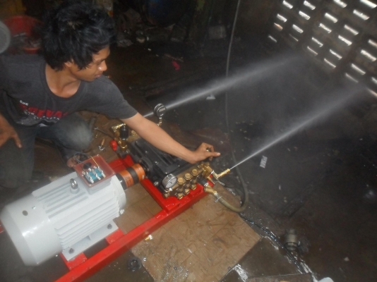 ขายปั้มอัดฉีดสองหัวข้างละ200บาร์