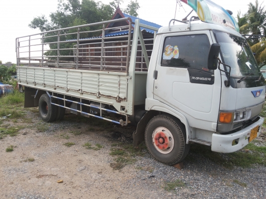 ขายรถบรรทุก 6 ล้อ fc  ยาว 5.5 ม. คัดซีสวย ทะเบียนเต็ม  แบ็ดใหม่ 2 ลูก ใช้งาปกติ