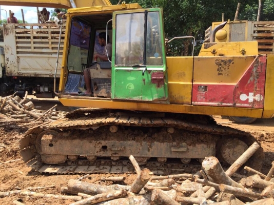 PC200-3 คอนโทนสั้น เครื่องดีแน่น ปั้มดีแรง แผ่นสวยแต่โซ่ไม่ค่อยสวย บาง