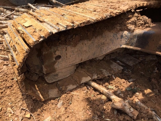 PC200-3 คอนโทนสั้น เครื่องดีแน่น ปั้มดีแรง แผ่นสวยแต่โซ่ไม่ค่อยสวย บาง