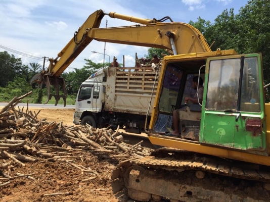 PC200-3 คอนโทนสั้น เครื่องดีแน่น ปั้มดีแรง แผ่นสวยแต่โซ่ไม่ค่อยสวย บาง