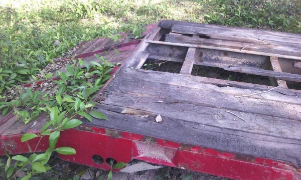 กระบะท้ายลาดบรรทุกรถใหญ่ ยกจากรถ10 ล้อ สภาพดีใช้ได้ ไม้ปูไม่ค่อยสวย