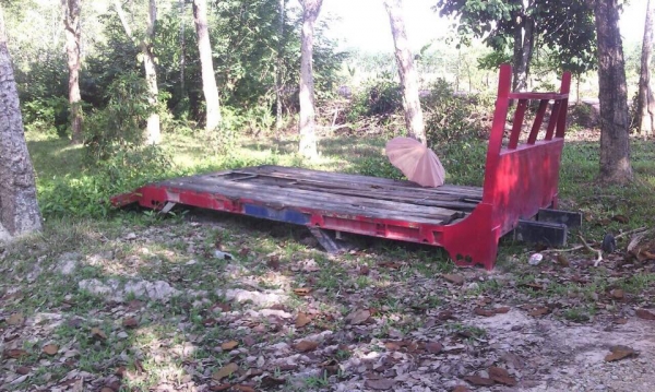 กระบะท้ายลาดบรรทุกรถใหญ่ ยกจากรถ10 ล้อ สภาพดีใช้ได้ ไม้ปูไม่ค่อยสวย