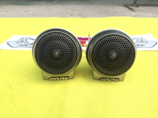 ทวิตเตอร์ Alpine ตระกูล DDLinear รุ่นเกือบใหญ่ โดมกระสุน ตั้งวางบนคอนโซล