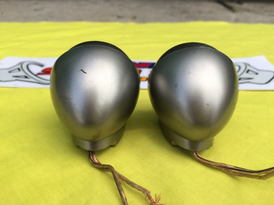 ทวิตเตอร์ Alpine ตระกูล DDLinear รุ่นเกือบใหญ่ โดมกระสุน ตั้งวางบนคอนโซล