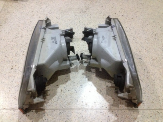 ไฟหน้าพร้อมไฟหรี่ TOYOTA HIACE ของเก่าญี่ปุ่นเเท้สภาพสวย