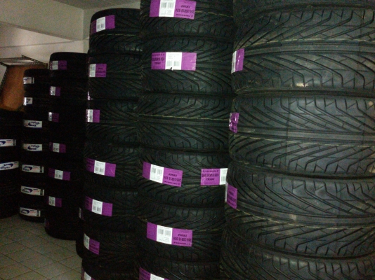 ยางใหม่ 235 40 18 หลัง 265 35 18ชุดละ8000