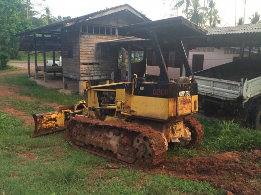 ขายรถแทรกเตอร์ KOMATSU D20P-6 สภาพสวย สนใจโทร 081-970-1072 ขายรถแทรกเตอร์ KOMATSU D20P-6 สภาพสวย สนใจโทร 081-970-1072