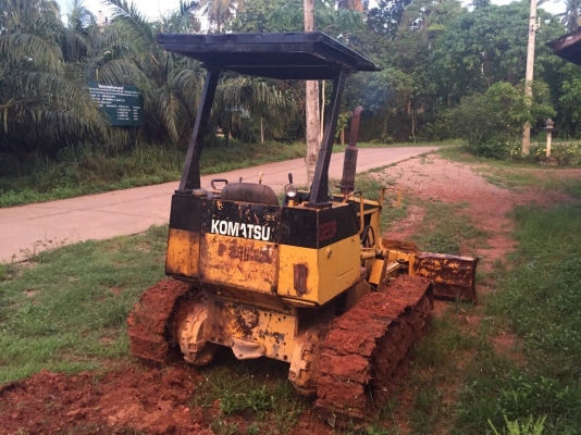 ขายรถแทรกเตอร์ KOMATSU D20P-6 สภาพสวย สนใจโทร 081-970-1072