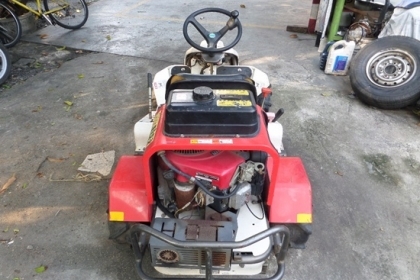ขาย รถตัดหญ้านั่งขับ เครื่ิอง 11 แรง  14  แรง นำเข้าจากญี่ปุ่น มี 2 คัน คันละ 48,000 สภาพพร้อมใช้งาน