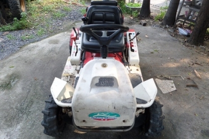 ขาย รถตัดหญ้านั่งขับ เครื่ิอง 11 แรง  14  แรง นำเข้าจากญี่ปุ่น มี 2 คัน คันละ 48,000 สภาพพร้อมใช้งาน