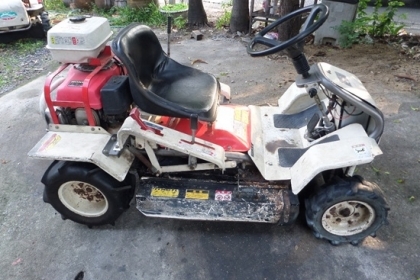 ขาย รถตัดหญ้านั่งขับ เครื่ิอง 11 แรง  14  แรง นำเข้าจากญี่ปุ่น มี 2 คัน คันละ 48,000 สภาพพร้อมใช้งาน