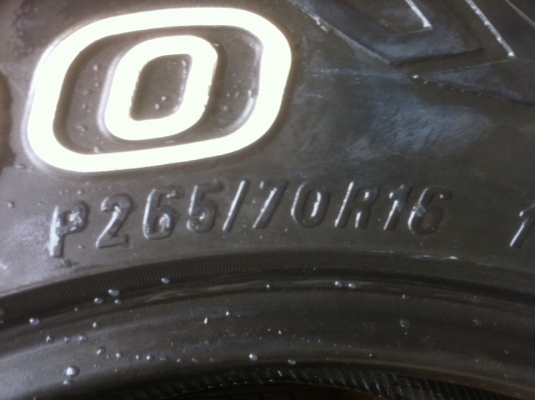 ยาง Maxxis 265/70/16 ปลายปี12 เนื้อนิ่มๆ ดอกคม ยาง Maxxis 265/70/16 ปลายปี12 เนื้อนิ่มๆ ดอกคม