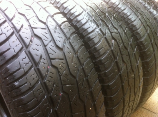 ยาง Maxxis 265 75 16 ปี09 ราคาไม่แพง