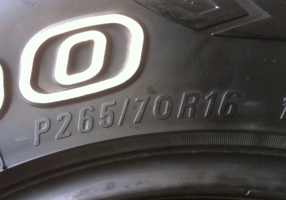 ยาง Maxxis 265 75 16 ปี09 ราคาไม่แพง