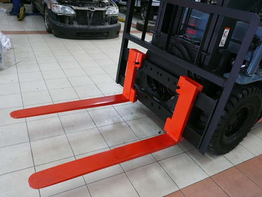 ขายรถโฟล์คลิฟท์มือสอง toyota รุ่น 8FGL25 ราคา 355,000 บาท นำเข้าจากประเทศญี่ปุ่น 100\% ไม่เคยใช้งานในไทย