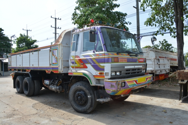 NISSAN  UD  230 hp  กระบะดั้มมีระบบลากพ่วง  รถพร้อมใช้