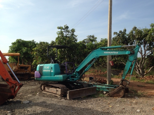 ขายด่วน รถขุด KOMATSU PC30-7  เก่าในสภาพสวย  พร้อมใช้งาน  โทร 089-7462641  สุวรรณี  เผ่าพงศ์ษา
