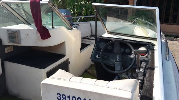 ขายเรือเร็วพร้อมเทเลอร์21ฟุต พร้อมเครื่องเมอร์คิวรี่ 225 แรง ขาย 250000 บาท