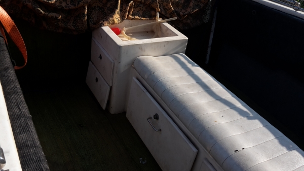 ขายเรือเร็วพร้อมเทเลอร์21ฟุต พร้อมเครื่องเมอร์คิวรี่ 225 แรง ขาย 250000 บาท