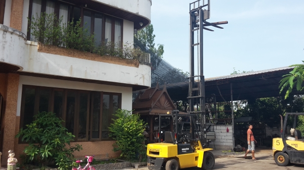 ขายครับรถโฟ๊คลิ๊ฟโคมัสสุ2.5ตัน เสาสูงพิเศษครับ6เมตร เครื่องอีสุสภาพใหม่มากครับ ใช้น้อย ขาย 240000 บาท