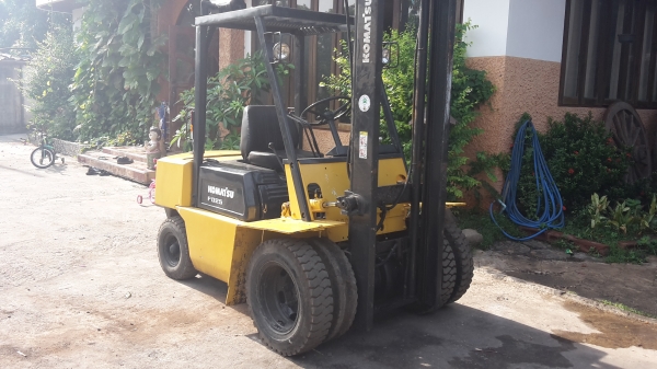 ขายครับรถโฟ๊คลิ๊ฟโคมัสสุ2.5ตัน เสาสูงพิเศษครับ6เมตร เครื่องอีสุสภาพใหม่มากครับ ใช้น้อย ขาย 240000 บาท