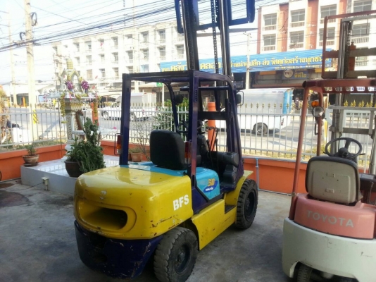 +++ ขายโฟล์คลิฟท์  KOMATSU FD30-12  ขนาด 3  ตัน  เครื่องยนต์ดีเซล  เสา 3  เมตร  เกียร์ธรรมดา  งา 1,070  มม.  ยางลมครับ