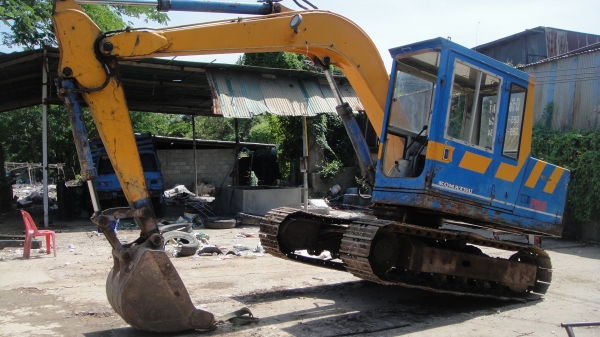 KOMATSU PC60--3 เครื่องดี ปั๊มแรง เอวแน่น มาลองขับได้ สภาพดีพร้อมใช้ ราคาถูก