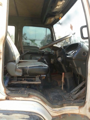 รถอีซูซุ 6 ล้อดั้ม FTR 195 แรงม้า.  ปี 40.   สนใจติดต่อ  081 - 6079515