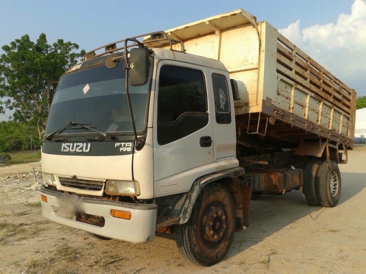 รถอีซูซุ 6 ล้อดั้ม FTR 195 แรงม้า.  ปี 40.   สนใจติดต่อ  081 - 6079515