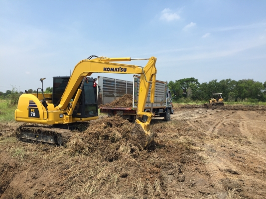 ให้เช่ารถแบคโฮ PC 70-8,PC-200 แทรเลอร์ แทรกเตอร์ D2